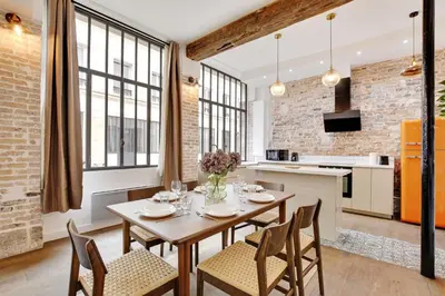Cuisine ou kitchenette dans l'établissement Magnifique loft 6P proche Bastille