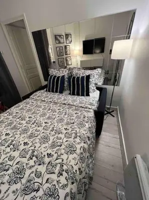 Un ou plusieurs lits dans un hébergement de l'établissement Appartement T2 cosy et lumineux au cœur de Paris12