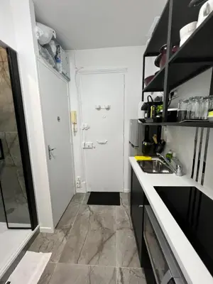 Cuisine ou kitchenette dans l'établissement PARIS BASTILLE BERCY GARE DE LYON CHAMBRE CLIMATISEE 9m2 idéal 1 pers ,max 2 pers