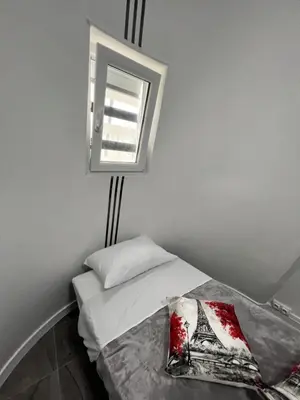 Un ou plusieurs lits dans un hébergement de l'établissement PARIS BASTILLE BERCY GARE DE LYON CHAMBRE CLIMATISEE 9m2 idéal 1 pers ,max 2 pers