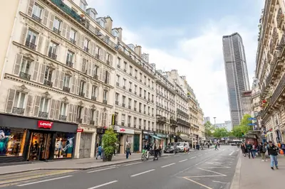 Vue générale sur Paris ou vue de la ville depuis l'appartement