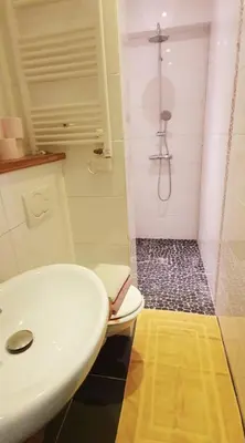 Salle de bains dans l'établissement Paris Montmartre, Mairie du 18e