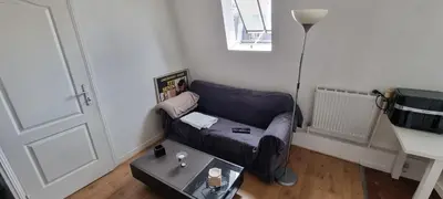 Coin salon dans l'établissement Le Petit Paris