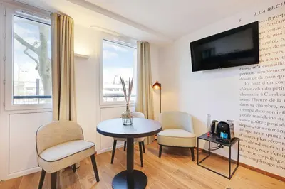 Télévision ou salle de divertissement dans l'établissement Résidence du Parc Vanves - Rooftop & Climatisation