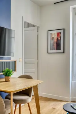 Télévision ou salle de divertissement dans l'établissement Le cocon des Épinettes