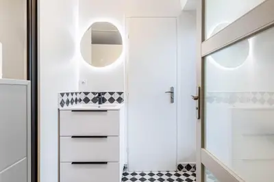 Salle de bains dans l'établissement GuestReady - Nice urban hideout near Montmartre