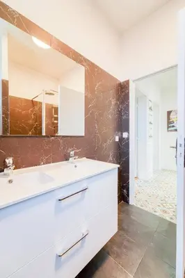 Salle de bains dans l'établissement Residence Reine - Boulogne - Paris