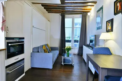 Coin salon dans l'établissement Romantic studio in center of Paris