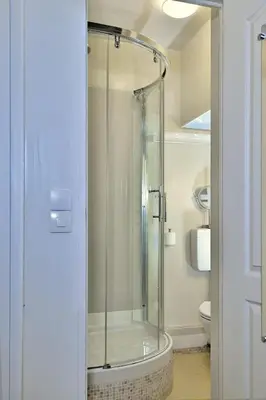 Salle de bains dans l'établissement Romantic studio in center of Paris