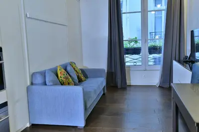 Coin salon dans l'établissement Romantic studio in center of Paris