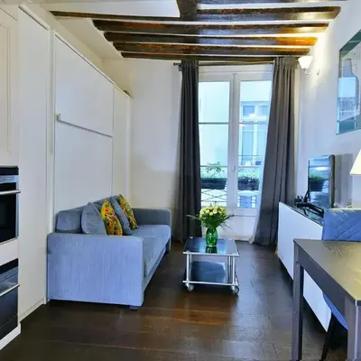 Romantic studio in center of Paris