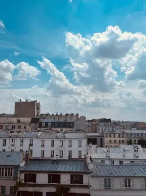 Vue générale sur Paris ou vue de la ville depuis l'appartement