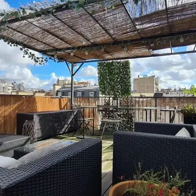 Room with terrace and view of Sacré Coeur