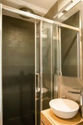 Salle de bains dans l'établissement Charmant studio à Saint-Denis - accès direct Paris & Stade de France