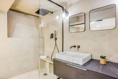 Salle de bains dans l'établissement Bel appartement pour 6 personnes proche Champs Elysees