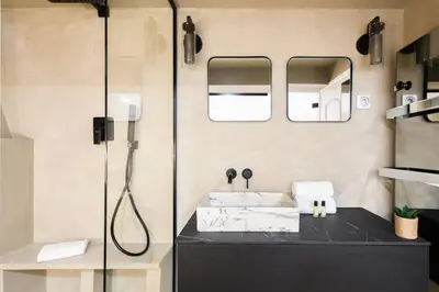 Salle de bains dans l'établissement Bel appartement pour 6 personnes proche Champs Elysees