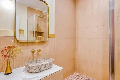 Salle de bains dans l'établissement Bel appartement pour 6 personnes proche Champs Elysees