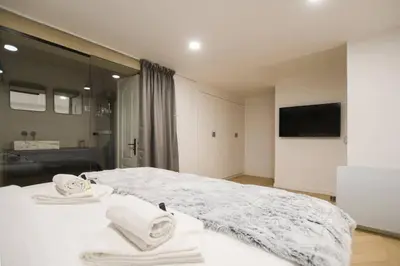 Un ou plusieurs lits dans un hébergement de l'établissement Bel appartement pour 6 personnes proche Champs Elysees