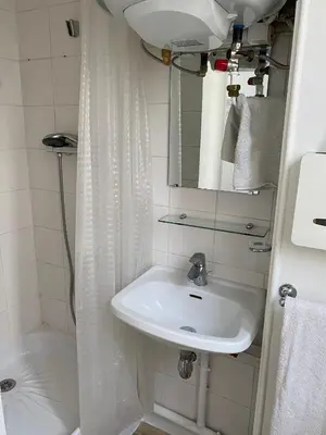 Salle de bains dans l'établissement Ruederennes