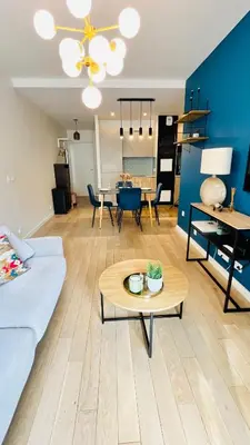 Coin salon dans l'établissement Riviera Suite - Spacieux T3 - 5 min du métro- Paris centre à 10min