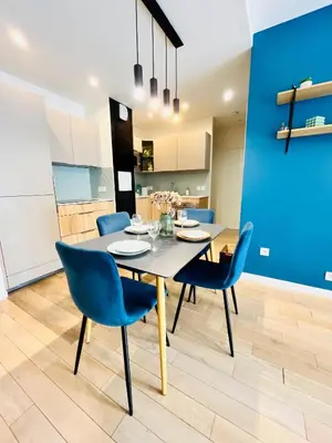 Cuisine ou kitchenette dans l'établissement Riviera Suite - Spacieux T3 - 5 min du métro- Paris centre à 10min