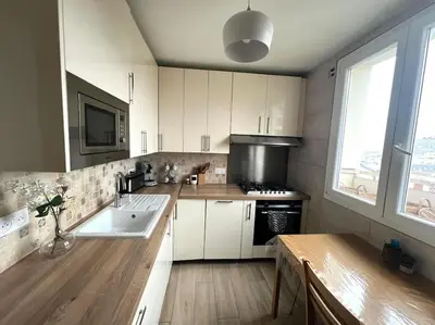 Cuisine ou kitchenette dans l'établissement Paris - Appartement confortable proche Canal Ourcq