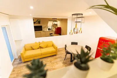 Cuisine ou kitchenette dans l'établissement Town House Nation, Bastille, AC by LCC Agency