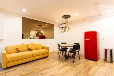 Cuisine ou kitchenette dans l'établissement Town House Nation, Bastille, AC by LCC Agency