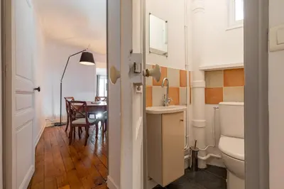 Salle de bains dans l'établissement GuestReady - central apartment at Les Invalides