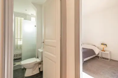 Salle de bains dans l'établissement GuestReady - central apartment at Les Invalides