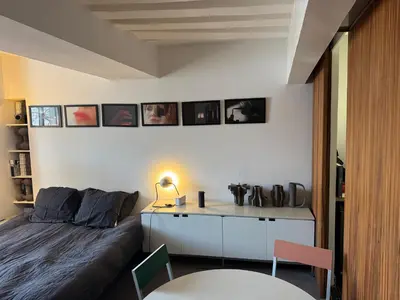Coin salon dans l'établissement Suite indépendante studio top centre Marais