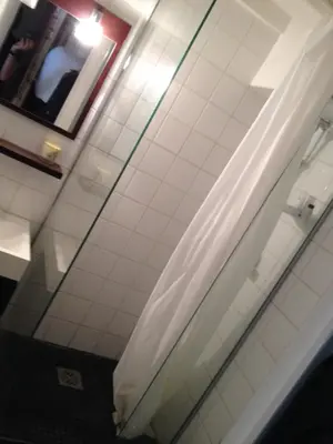 Salle de bains dans l'établissement Suite indépendante studio top centre Marais