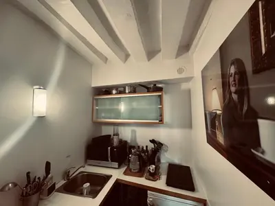 Télévision ou salle de divertissement dans l'établissement Suite indépendante studio top centre Marais
