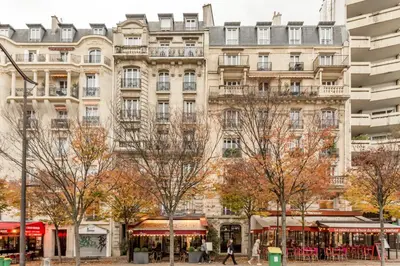 Vue générale sur Paris ou vue de la ville depuis l'appartement