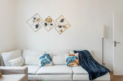 Coin salon dans l'établissement Spacious and bright 2-bedroom large apartment very close to Paris - near metro