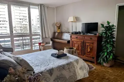 Télévision ou salle de divertissement dans l'établissement Levallois-Perret -Porte de Paris
