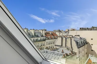 Vue générale sur Paris ou vue de la ville depuis l'appartement