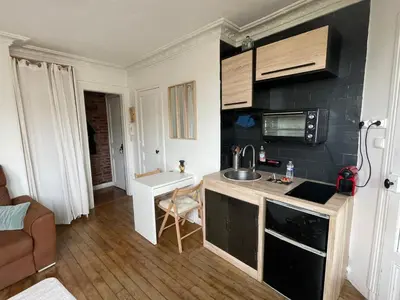 Cuisine ou kitchenette dans l'établissement Appartement Porte de versailles