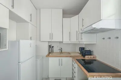 Cuisine ou kitchenette dans l'établissement Flexliving - room - Lindet
