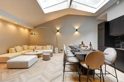 Coin salon dans l'établissement Elegant apartment with AC - 3BR-10P- Le Marais