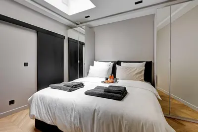 Un ou plusieurs lits dans un hébergement de l'établissement Elegant apartment with AC - 3BR-10P- Le Marais