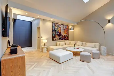 Télévision ou salle de divertissement dans l'établissement Elegant apartment with AC - 3BR-10P- Le Marais