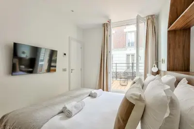Un ou plusieurs lits dans un hébergement de l'établissement Terrace Getaway - Le Marais - with AC