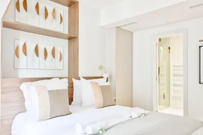 Un ou plusieurs lits dans un hébergement de l'établissement Terrace Getaway - Le Marais - with AC