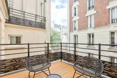 Balcon ou terrasse dans l'établissement Terrace Getaway - Le Marais - with AC