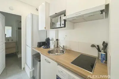 Cuisine ou kitchenette dans l'établissement Flexliving - room - Houel