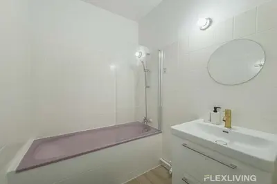 Salle de bains dans l'établissement Flexliving - room - Lindet