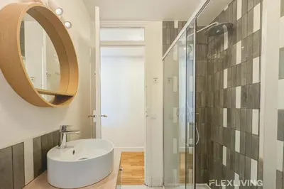 Salle de bains dans l'établissement Flexliving - whole apartment - Abbé Groult