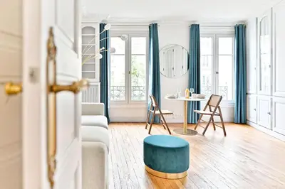 Coin salon dans l'établissement Appartement Haussmannien lumineux et central