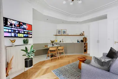 Télévision ou salle de divertissement dans l'établissement Cosy apartment - 1BR-4P - Jardin du Luxembourg